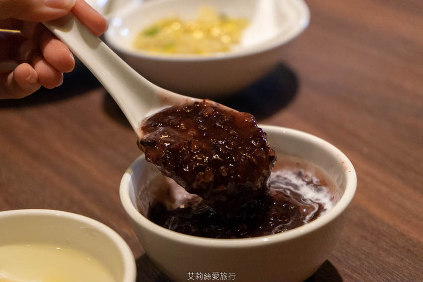 蘆洲美食》銅花精緻涮涮鍋 澳洲和牛頂級海鮮 極致奢華黃金稀飯 約會餐廳推薦 - 艾莉絲愛旅行