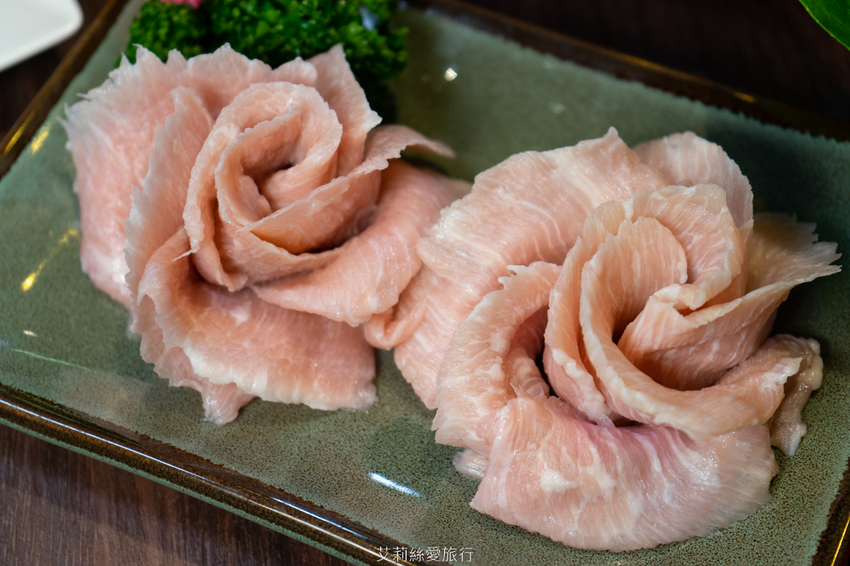 蘆洲美食》銅花精緻涮涮鍋 澳洲和牛頂級海鮮 極致奢華黃金稀飯 約會餐廳推薦 - 艾莉絲愛旅行