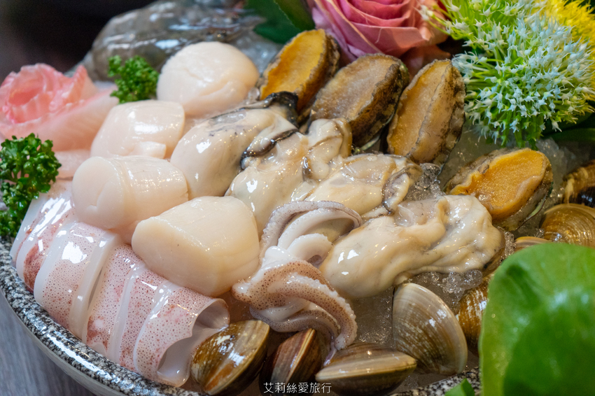 蘆洲美食》銅花精緻涮涮鍋 澳洲和牛頂級海鮮 極致奢華黃金稀飯 約會餐廳推薦 - 艾莉絲愛旅行