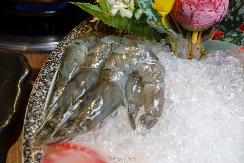 蘆洲美食》銅花精緻涮涮鍋 澳洲和牛頂級海鮮 極致奢華黃金稀飯 約會餐廳推薦 - 艾莉絲愛旅行