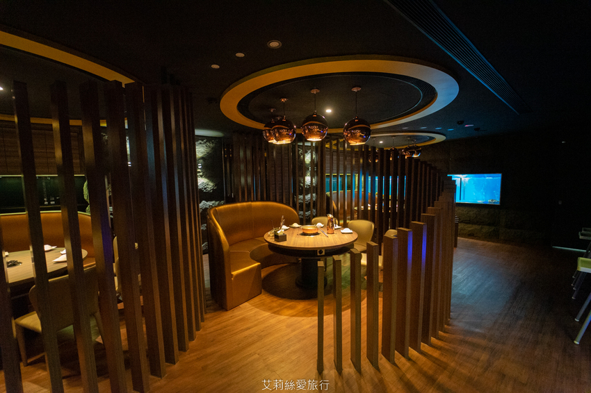 蘆洲美食》銅花精緻涮涮鍋 澳洲和牛頂級海鮮 極致奢華黃金稀飯 約會餐廳推薦 - 艾莉絲愛旅行