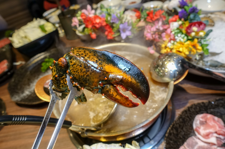 蘆洲美食》銅花精緻涮涮鍋 澳洲和牛頂級海鮮 極致奢華黃金稀飯 約會餐廳推薦 - 艾莉絲愛旅行
