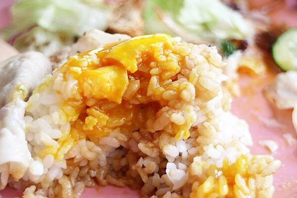 高雄市鼓山區凹子底餐廳推薦*【Humble Cafe 亨寶咖啡】用老屋、綠意點綴色彩,以豐富的食物搭配,是與姊妹聚餐的好選擇