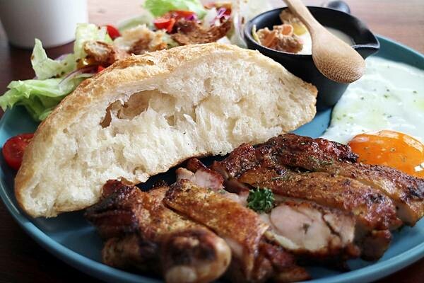 高雄市鼓山區凹子底餐廳推薦*【Humble Cafe 亨寶咖啡】用老屋、綠意點綴色彩,以豐富的食物搭配,是與姊妹聚餐的好選擇