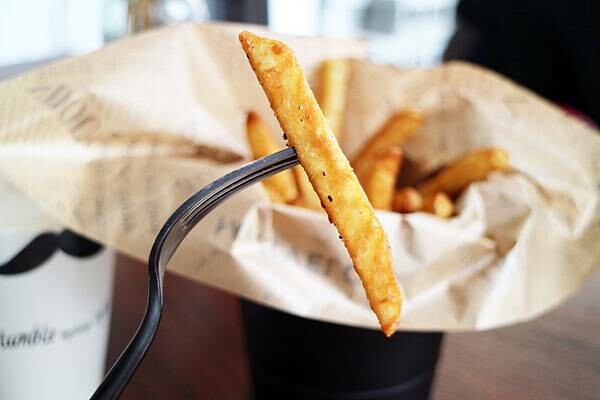 高雄市鼓山區凹子底餐廳推薦*【Humble Cafe 亨寶咖啡】用老屋、綠意點綴色彩,以豐富的食物搭配,是與姊妹聚餐的好選擇