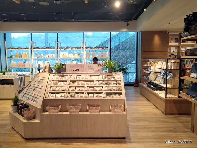 蔦屋書店TSUTAYA BOOKSTORE Citylink 南港店, Taipei, Taiwan, SJKen, Dec 21, 2019