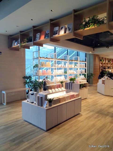 蔦屋書店TSUTAYA BOOKSTORE Citylink 南港店, Taipei, Taiwan, SJKen, Dec 21, 2019