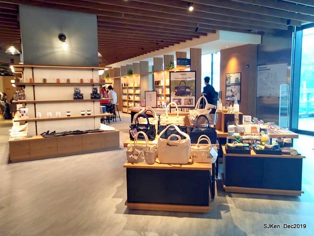 蔦屋書店TSUTAYA BOOKSTORE Citylink 南港店, Taipei, Taiwan, SJKen, Dec 21, 2019