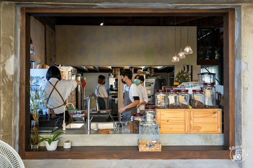 屏東縣恆春鎮伯虎在二樓 |恆春老街必訪計時咖啡館，絕美老宅玻璃屋，直接美到心坎裡～