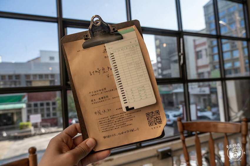 屏東縣恆春鎮伯虎在二樓 |恆春老街必訪計時咖啡館，絕美老宅玻璃屋，直接美到心坎裡～