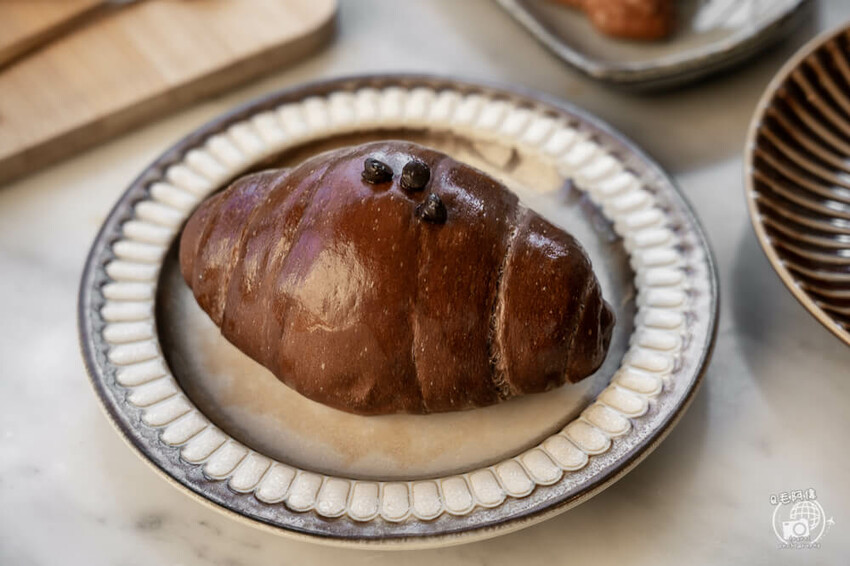 屏東縣恆春鎮伯虎在二樓 |恆春老街必訪計時咖啡館，絕美老宅玻璃屋，直接美到心坎裡～