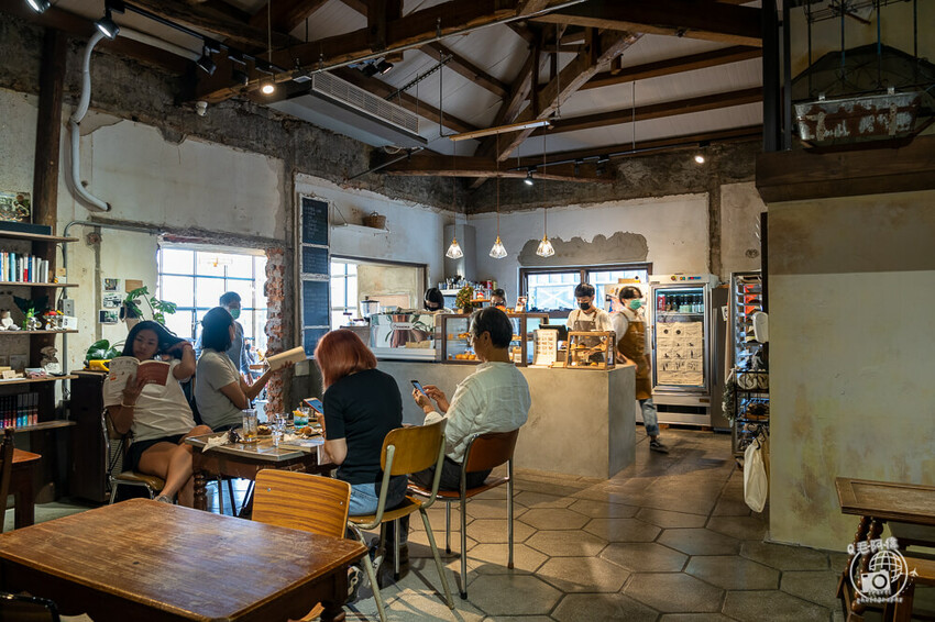 屏東縣恆春鎮伯虎在二樓 |恆春老街必訪計時咖啡館，絕美老宅玻璃屋，直接美到心坎裡～