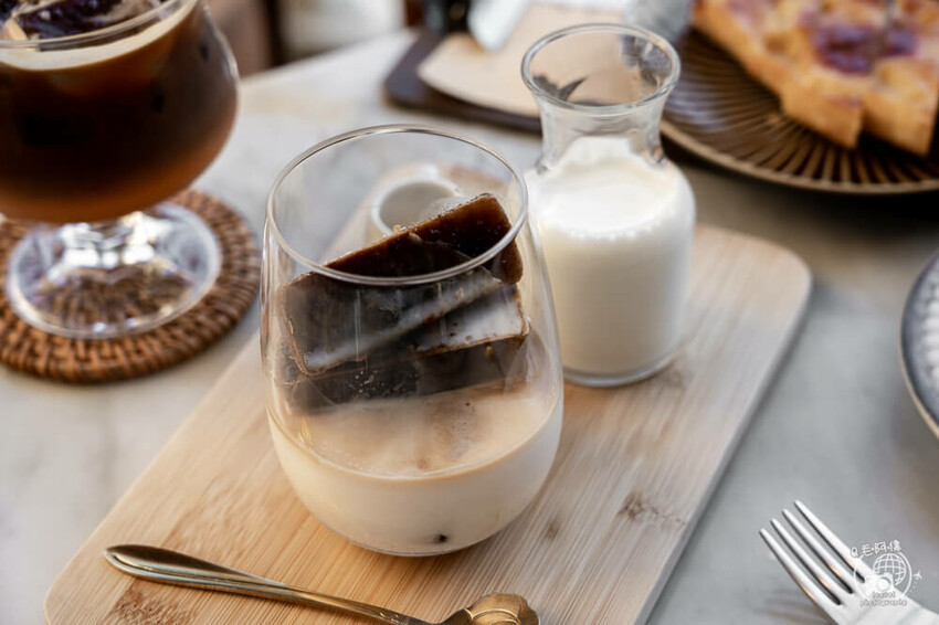 屏東縣恆春鎮伯虎在二樓 |恆春老街必訪計時咖啡館，絕美老宅玻璃屋，直接美到心坎裡～