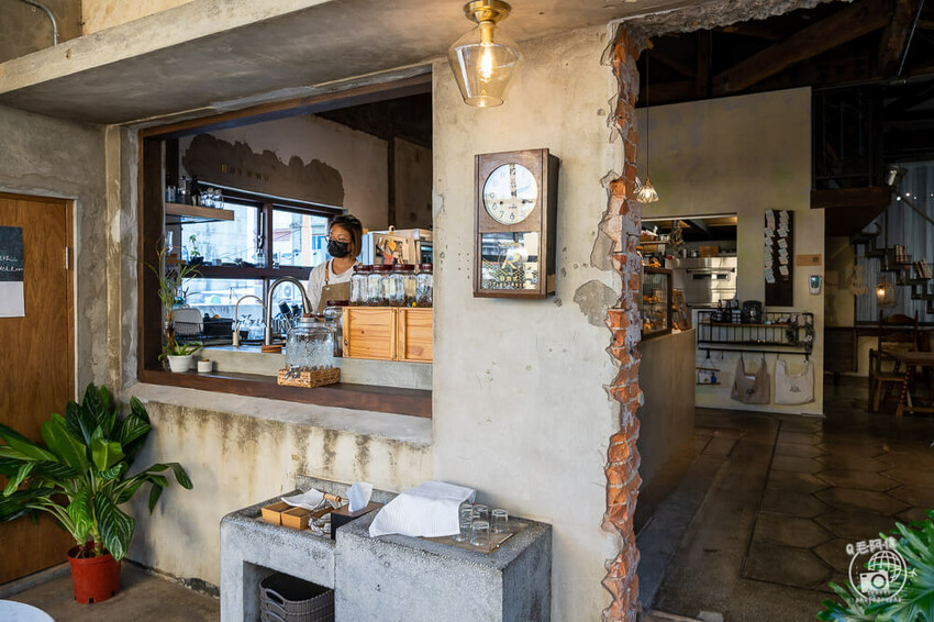 屏東縣恆春鎮伯虎在二樓 |恆春老街必訪計時咖啡館，絕美老宅玻璃屋，直接美到心坎裡～