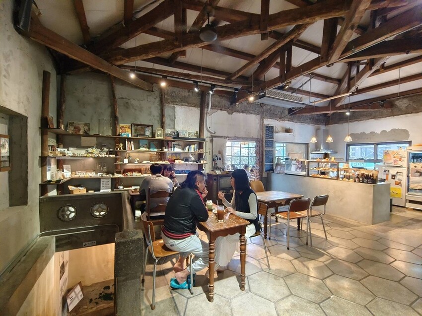 15809.jpg - 【屏東.恆春】伯虎在二樓咖啡廳。老宅玻璃屋甜點+泰奶咖啡+寵物友善需提籠