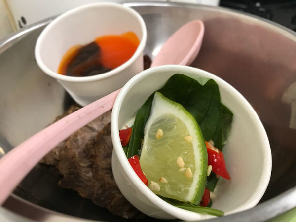 (台北車站)只有三天買一送一 越南來的道地生牛肉河粉 湯頭清甜、河粉Q彈、生牛肉超有咬勁-飛機河粉(新光三越站前店)