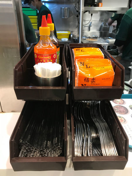 (台北車站)只有三天買一送一 越南來的道地生牛肉河粉 湯頭清甜、河粉Q彈、生牛肉超有咬勁-飛機河粉(新光三越站前店)