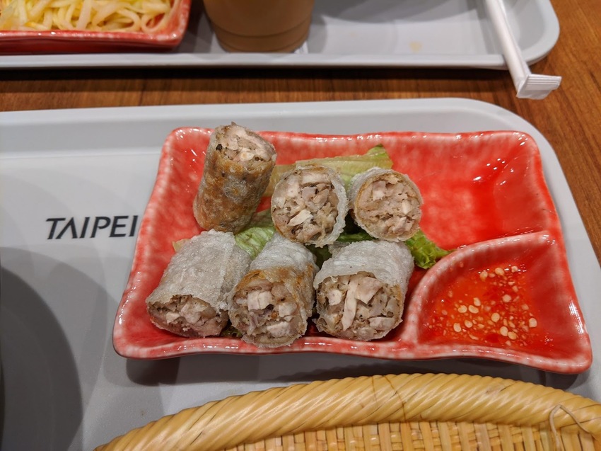 飛機河粉 芋香炸春捲 飛機河粉 芋香炸春捲