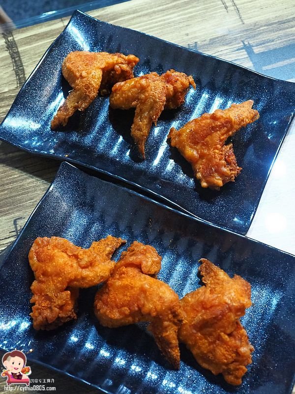 桃園中壢美食-精靈雞排新生店-比臉大雞排超平價，多汁鮮甜的雞翅絕對要大推  (邀約) @民宿女王芽月-美食.旅遊.全台趴趴走