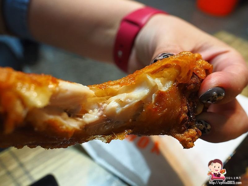 桃園中壢美食-精靈雞排新生店-比臉大雞排超平價，多汁鮮甜的雞翅絕對要大推  (邀約) @民宿女王芽月-美食.旅遊.全台趴趴走