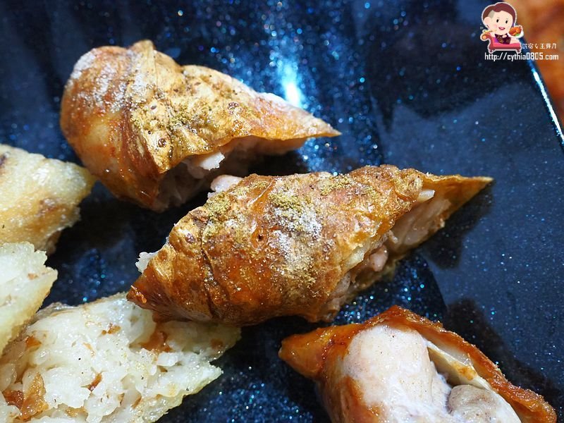 桃園中壢美食-精靈雞排新生店-比臉大雞排超平價，多汁鮮甜的雞翅絕對要大推  (邀約) @民宿女王芽月-美食.旅遊.全台趴趴走