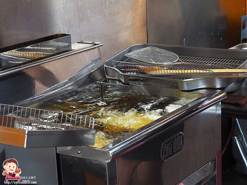 桃園中壢美食-精靈雞排新生店-比臉大雞排超平價，多汁鮮甜的雞翅絕對要大推  (邀約) @民宿女王芽月-美食.旅遊.全台趴趴走