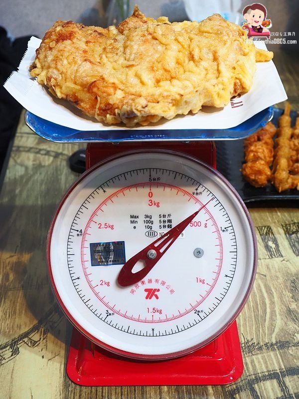 桃園中壢美食-精靈雞排新生店-比臉大雞排超平價，多汁鮮甜的雞翅絕對要大推  (邀約) @民宿女王芽月-美食.旅遊.全台趴趴走