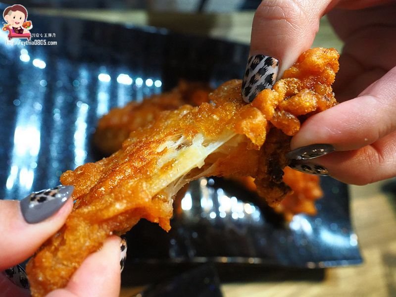 桃園中壢美食-精靈雞排新生店-比臉大雞排超平價，多汁鮮甜的雞翅絕對要大推  (邀約) @民宿女王芽月-美食.旅遊.全台趴趴走