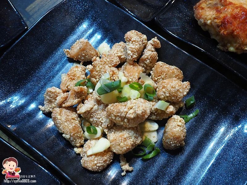 桃園中壢美食-精靈雞排新生店-比臉大雞排超平價，多汁鮮甜的雞翅絕對要大推  (邀約) @民宿女王芽月-美食.旅遊.全台趴趴走