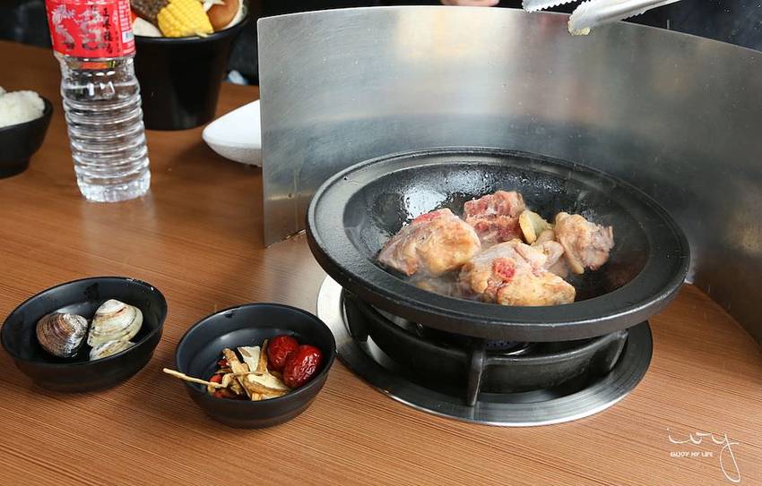 台中50年老字號平價火鍋店,爆量肉盤只要330元,可麗亞石頭火鍋