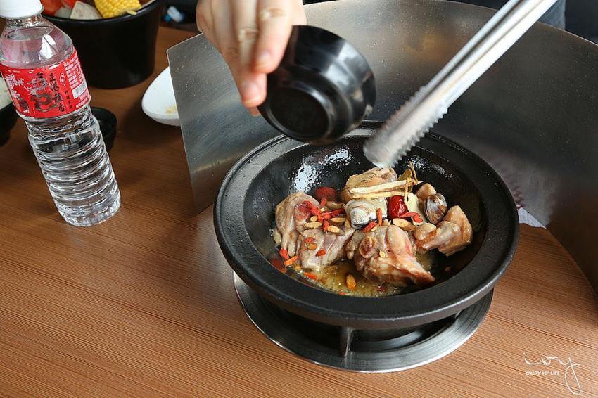 台中50年老字號平價火鍋店,爆量肉盤只要330元,可麗亞石頭火鍋