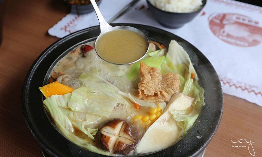 台中50年老字號平價火鍋店,爆量肉盤只要330元,可麗亞石頭火鍋