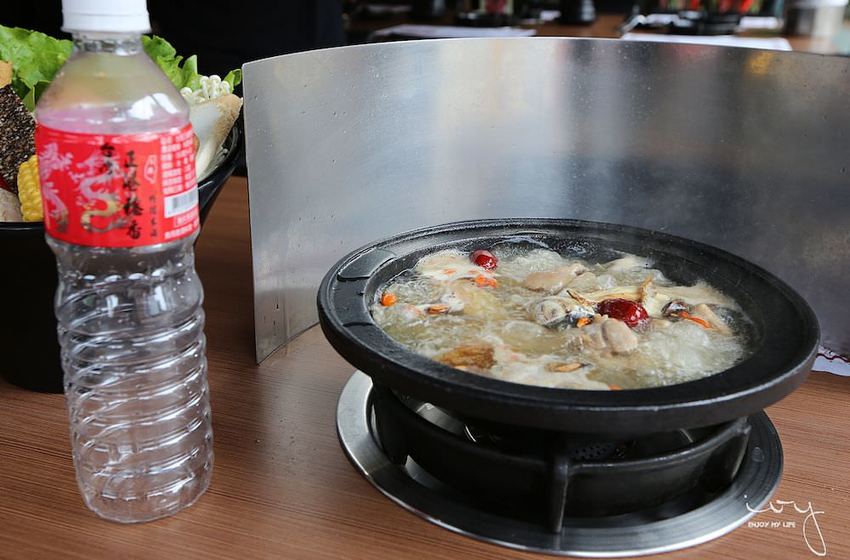 台中50年老字號平價火鍋店,爆量肉盤只要330元,可麗亞石頭火鍋