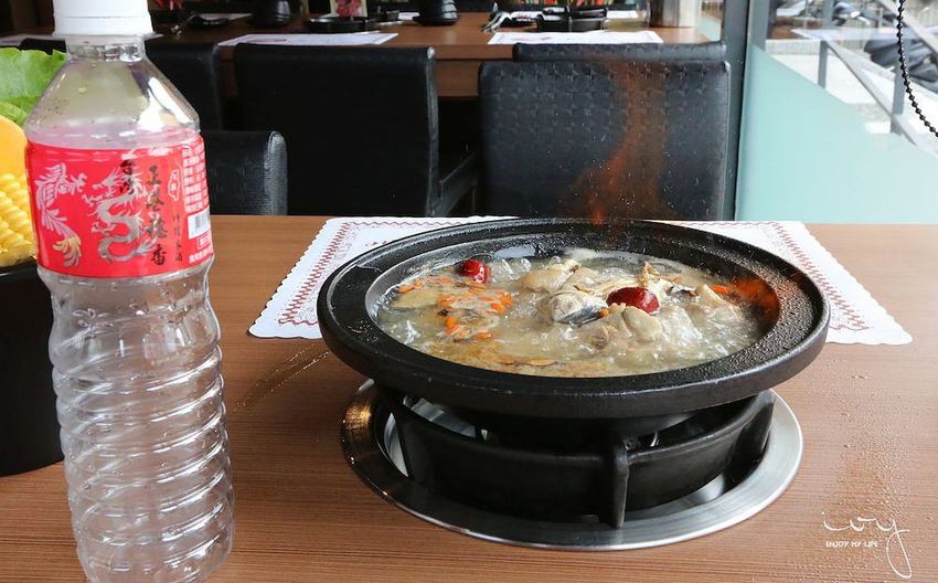 台中50年老字號平價火鍋店,爆量肉盤只要330元,可麗亞石頭火鍋