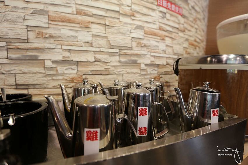 台中50年老字號平價火鍋店,爆量肉盤只要330元,可麗亞石頭火鍋