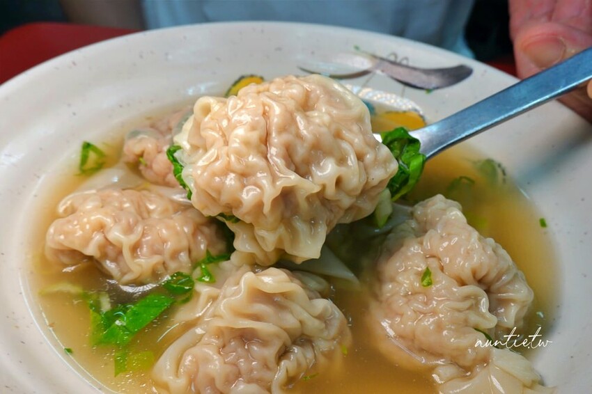 台北市松山區【台北】南京三民站|陳新一酸辣抄手,整隻蝦仁蝦肉餛飩,小魚乾辣椒是經典