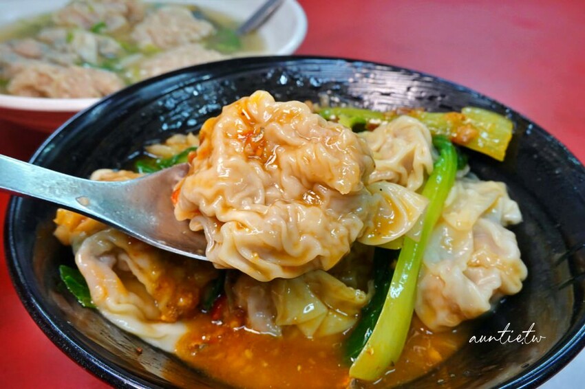 台北市松山區【台北】南京三民站|陳新一酸辣抄手,整隻蝦仁蝦肉餛飩,小魚乾辣椒是經典