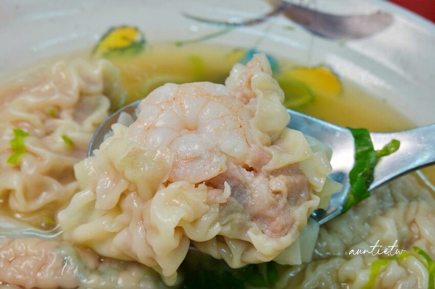 台北市松山區【台北】南京三民站|陳新一酸辣抄手,整隻蝦仁蝦肉餛飩,小魚乾辣椒是經典