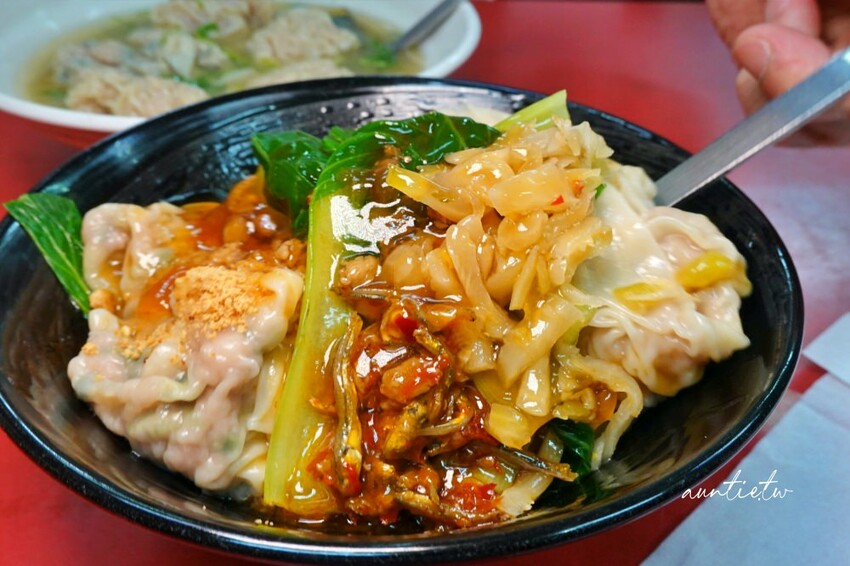 台北市松山區【台北】南京三民站|陳新一酸辣抄手,整隻蝦仁蝦肉餛飩,小魚乾辣椒是經典