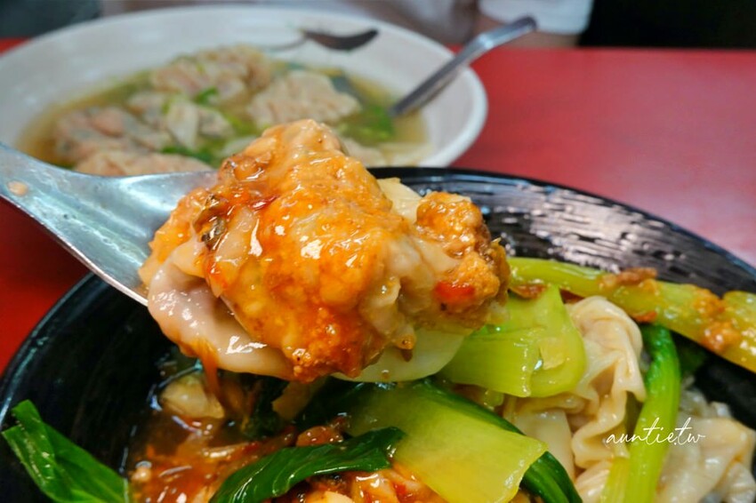 台北市松山區【台北】南京三民站|陳新一酸辣抄手,整隻蝦仁蝦肉餛飩,小魚乾辣椒是經典