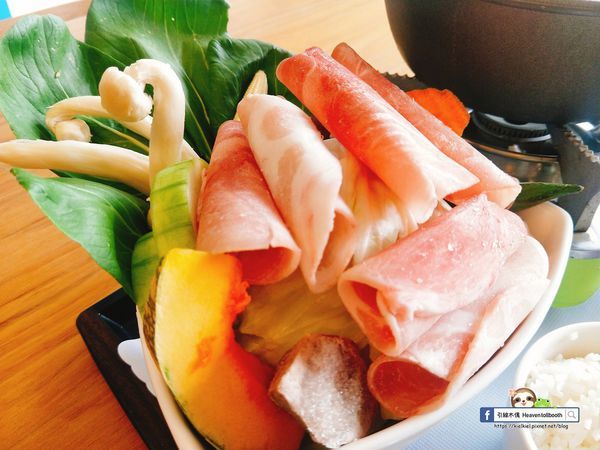 【嘉義】努逗風味館 - 地中海與無印良品的交逢，夢幻星空飲勾勒油畫美，濃郁南瓜濃湯鍋。