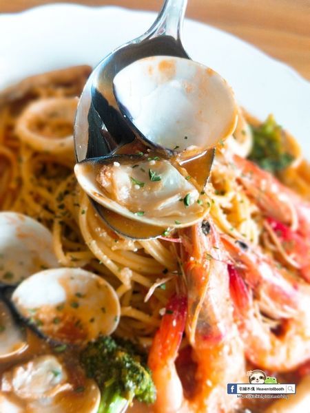 【嘉義】努逗風味館 - 地中海與無印良品的交逢，夢幻星空飲勾勒油畫美，濃郁南瓜濃湯鍋。