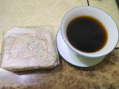 「經典獨家濾掛咖啡」是我忙碌、獨處時的最佳拍檔；和好朋友分享「湛盧咖啡」是下午茶的最佳良伴