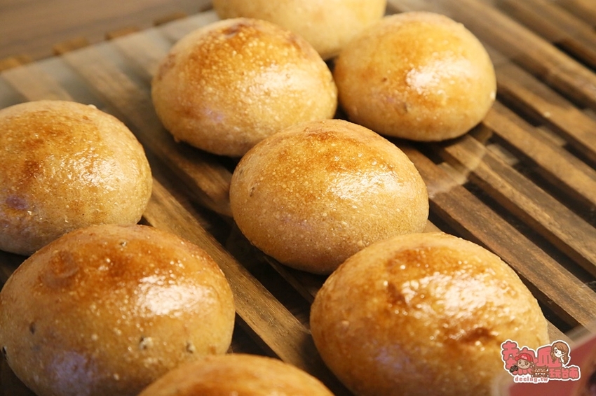 【台南伴手禮】隱藏在住宅區內的烘培坊，爆餡芋泥可頌是招牌：布拉格烘焙坊 - 熱血玩台南。跳躍新世界