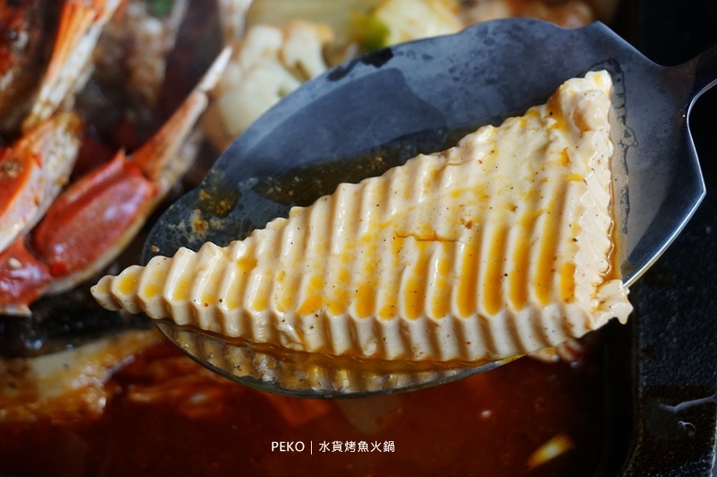 板橋美食.水貨烤魚.水貨菜單.水貨烤魚火鍋.水貨板橋.水貨烤魚菜單.萬里蟹烤魚.熊掌臉盆麵.新埔站美食.炭火烤魚.