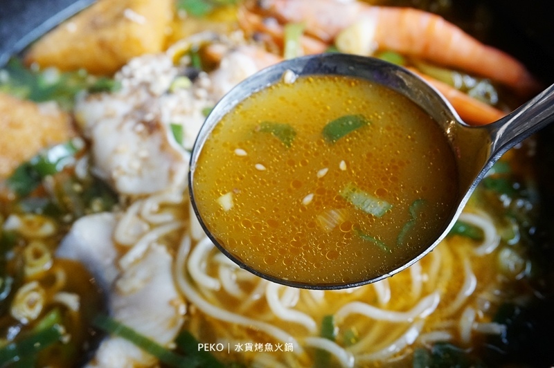 板橋美食.水貨烤魚.水貨菜單.水貨烤魚火鍋.水貨板橋.水貨烤魚菜單.萬里蟹烤魚.熊掌臉盆麵.新埔站美食.炭火烤魚.