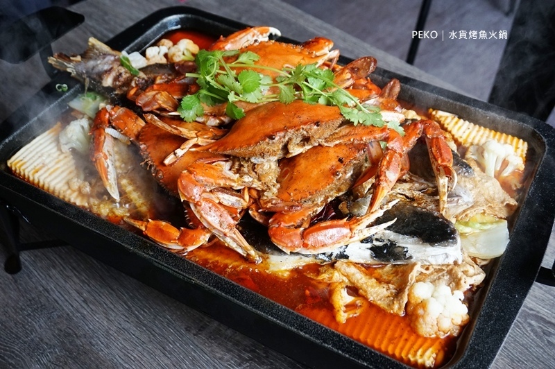 板橋美食.水貨烤魚.水貨菜單.水貨烤魚火鍋.水貨板橋.水貨烤魚菜單.萬里蟹烤魚.熊掌臉盆麵.新埔站美食.炭火烤魚.
