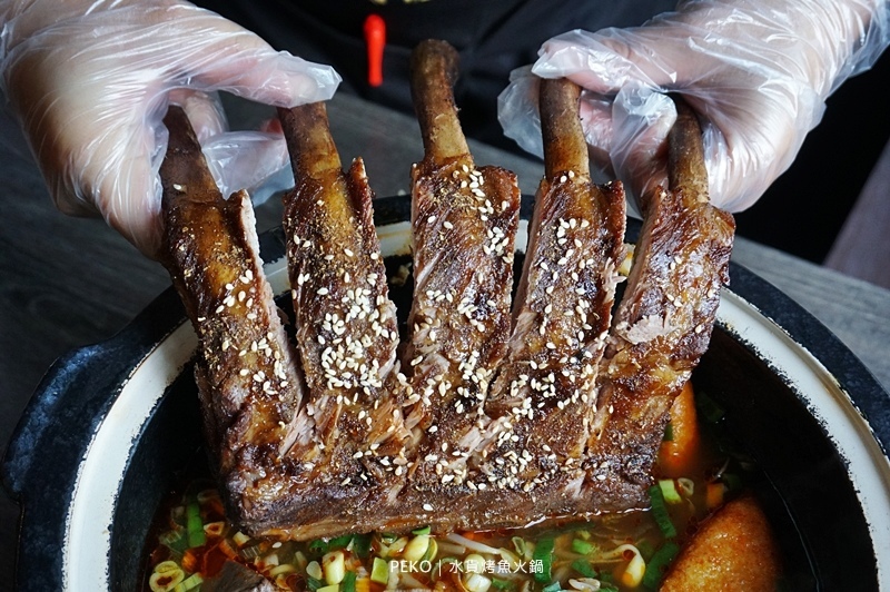板橋美食.水貨烤魚.水貨菜單.水貨烤魚火鍋.水貨板橋.水貨烤魚菜單.萬里蟹烤魚.熊掌臉盆麵.新埔站美食.炭火烤魚.