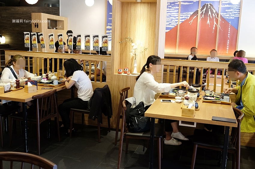 東港強燒肉定食。屏東最強和牛直播霸主開到桃園，只要299元讓你吃到飽！白飯、味噌湯、飲料無限續！ @蹦啾♥謝蘿莉 La vie heureuse