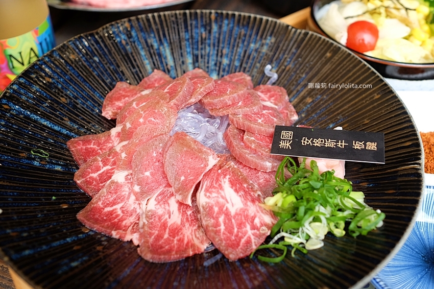 東港強燒肉定食。屏東最強和牛直播霸主開到桃園，只要299元讓你吃到飽！白飯、味噌湯、飲料無限續！ @蹦啾♥謝蘿莉 La vie heureuse